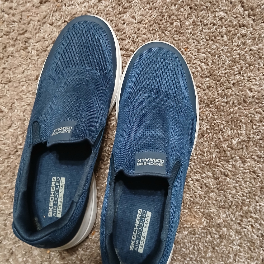 Skechers - Picture 3 of 4